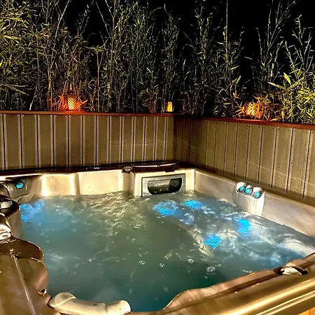 En Bord De Avec Jaccuzi *